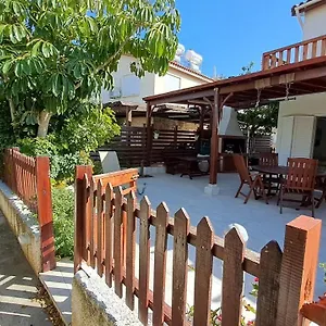 relaxing-seaside-manors.hotelsatayianapa.com/